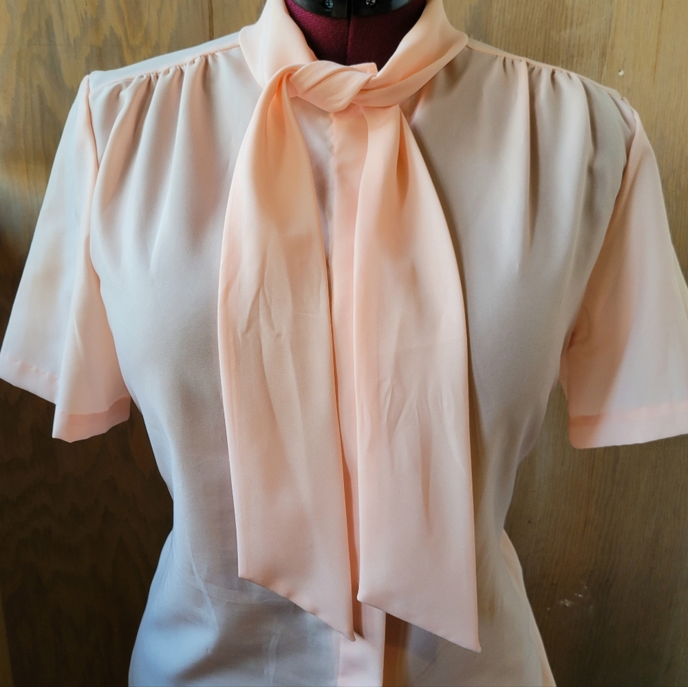 VTG 1980s Paris Station Pink Sheer Short Sleeve Button Up Blouse W/ Neck Bow Tie